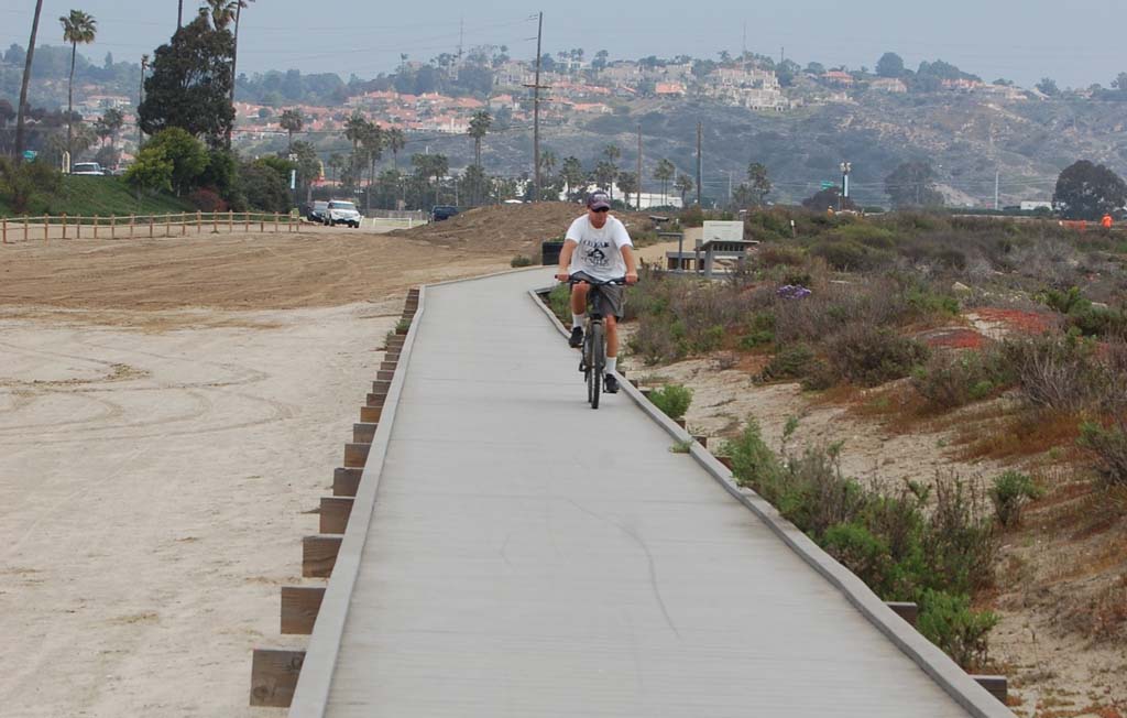 Solana Beach council members are sending a letter of opposition to the California Coastal Commission in response to that agency’s staff recommendation to remove the boardwalk trail on the south side of the Del Mar Fairgrounds south overflow parking lot. Photo by Bianca Kaplanek