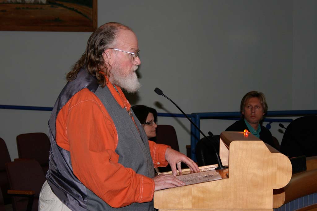 Oceanside resident Jimmy Knott questions a proposed land use change. The workshop provided early feedback to developers. Photo by Promise Yee