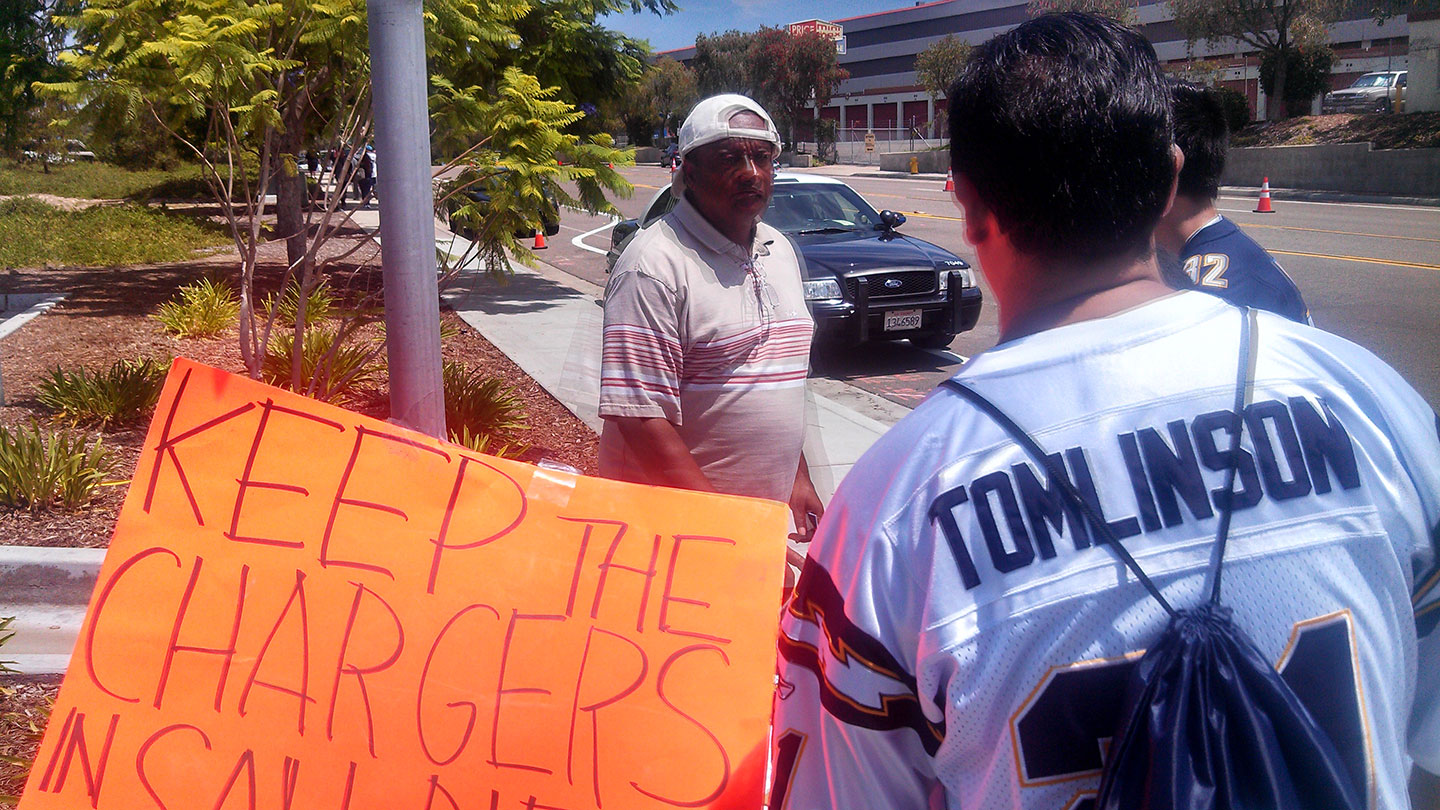 Tony Wilson collects signatures from Chargers fans outside of Chargers Park on Saturday. Photo by Tony Cagala