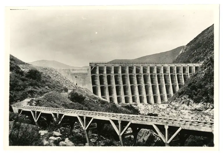 A flume trestle was constructed to transport water from Lake Hodges to the San Dieguito Reservoir. Photo courtesy of UCSD