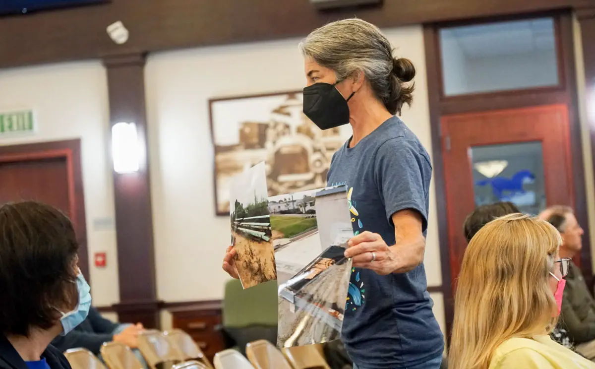 Several area residents raised concerns over district-wide maintenance problems identified in a 2020 report. Photo by Anna Opalsky