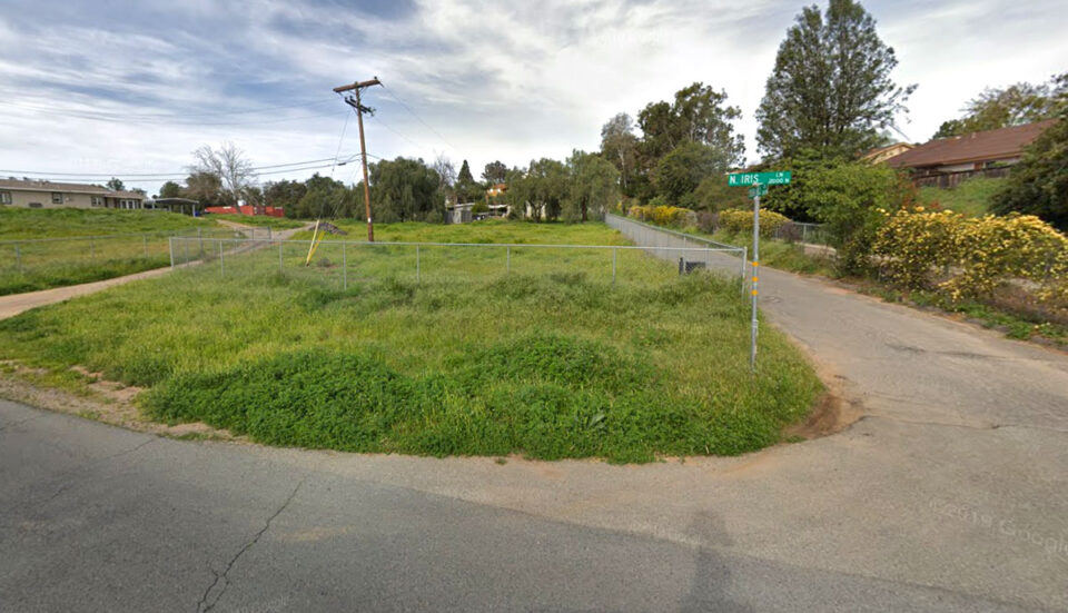 A vacant lot on the corner of North Iris and Robin Hill lanes will eventually be home to a 102-unit condominium project. Screenshot/Google Earth