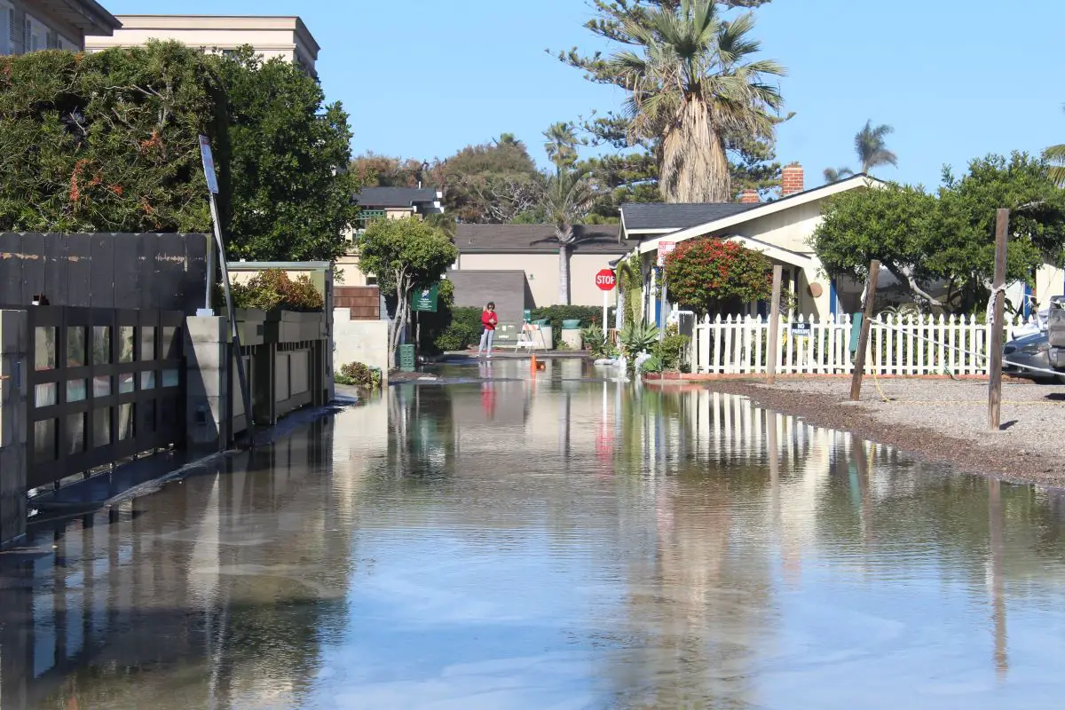 Ocean Front alley in Del Mar was closed due to minor flooding on Friday. Photo by Laura Place 