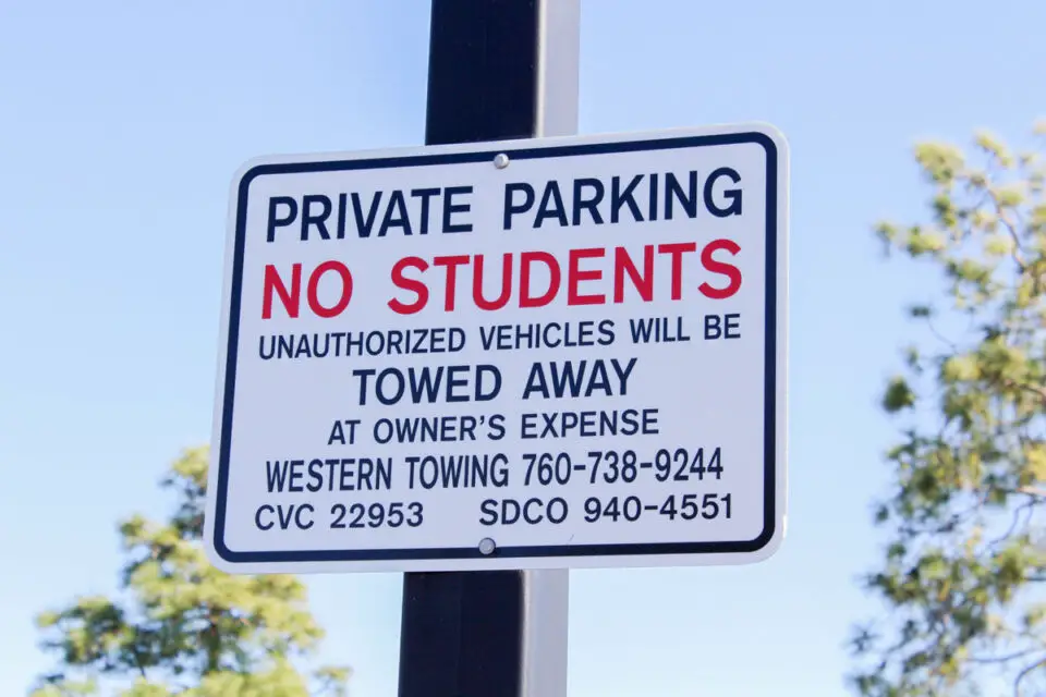 A sign prohibiting students from parking in front of a local business near San Marcos High School. Photo by Alexandra Schueller