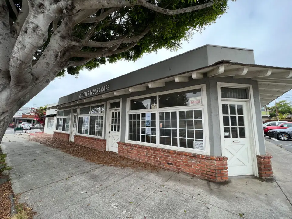 The former home of A Little Moore Cafe on Coast Highway 101 in Encinitas. New owners plan to reopen the popular local eatery at an undetermined location. Photo by Kaila Mellos