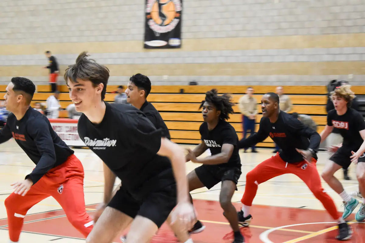 El Camino High School men’s basketball team practices drills with the All-Marine basketball team on Camp Pendleton. Photo by Samantha Nelson