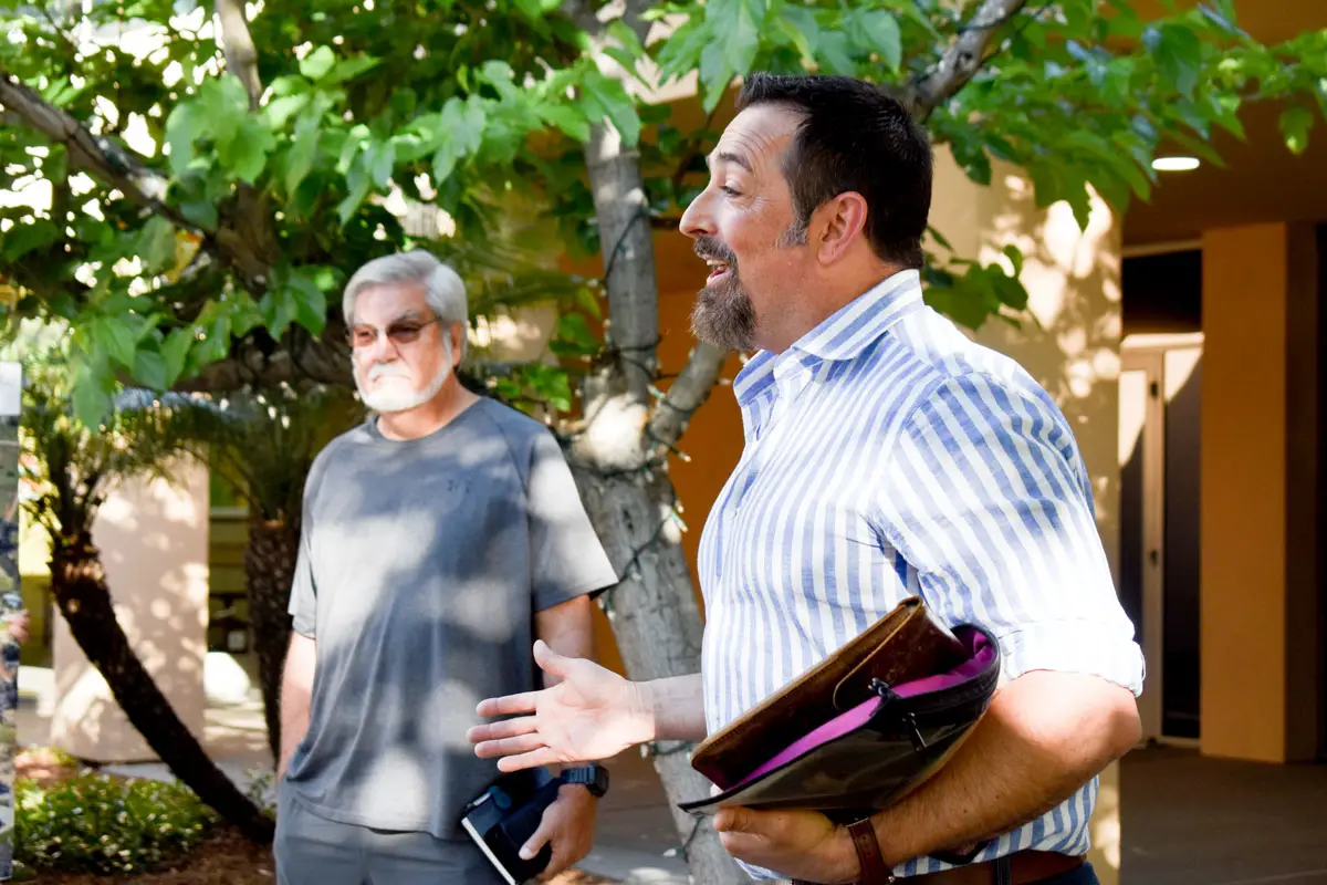 P Theberge speaks with fellow residents of Eden Valley, Harmony Grove and Elfin Forest who are opposed to the proposed Seguro battery storage facility. Photo by Samantha Nelson