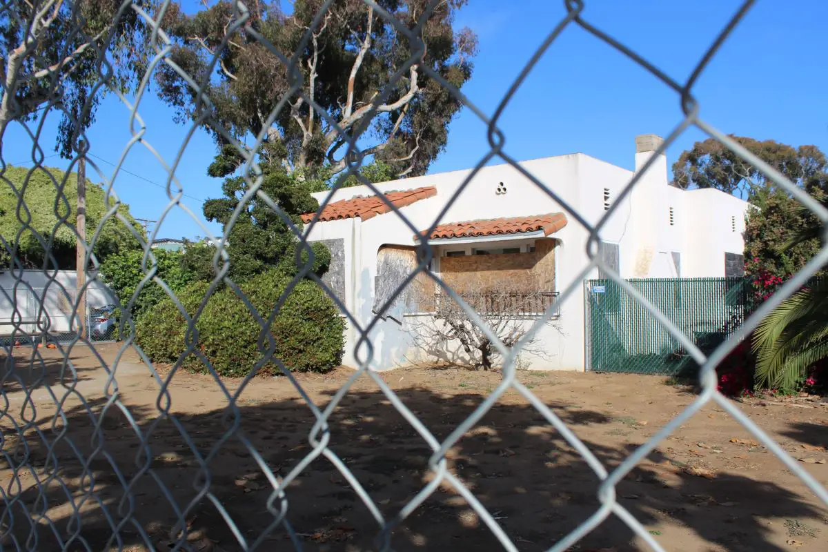 A property owner's plans to demolish a single-family dwelling at 395 Carlsbad Village Drive next to Señor Grubby’s were approved by the city last year. Photo by Fiona Bork