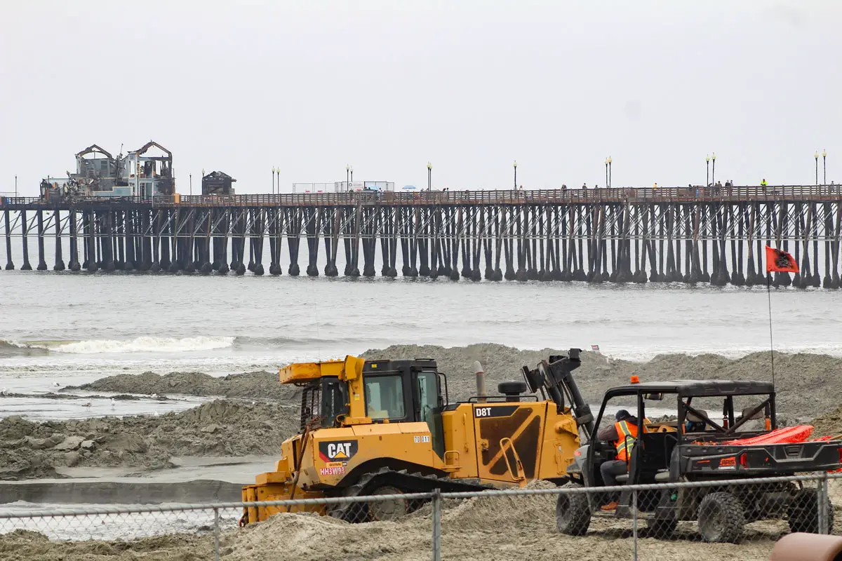 Sand dredging resumes on beaches south of the Oceanside Pier. Photo by Samantha Nelson