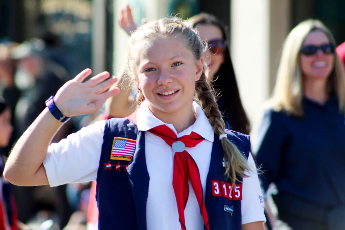 A Girl Scout waves to the crowd along Main Avenue during the Veterans Day Parade on Nov. 11 in Fallbrook. Photo by Samantha Nelson