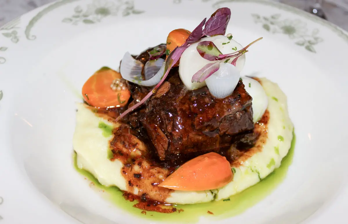 Braised Short Rib with potato purée and roasted root vegetables in a truffled Cabernet reduction paired with a Cabernet Sauvignon duo: 2022 Monte Rosso Vineyard and 2021 Oakville. Photo by Rico Cassoni