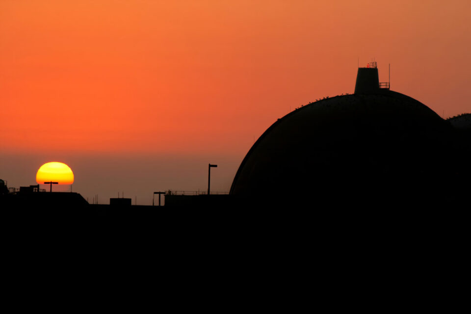 San Onofre Nuclear Generating Station sits along the coast near San Clemente, where 3.6 million pounds of spent nuclear fuel remain stored on site. Photo by Frank Armstrong