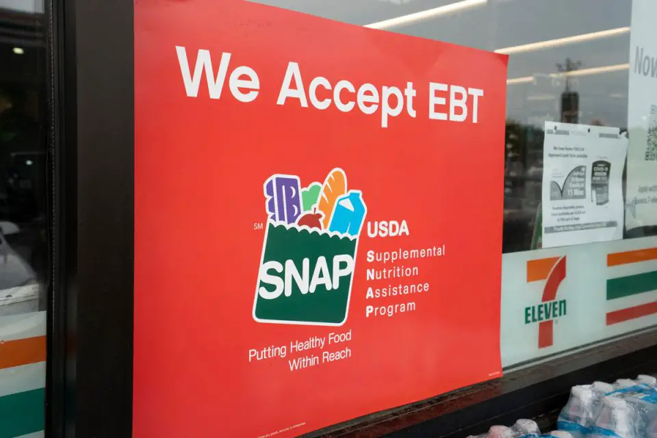 A sign indicating SNAP (or CalFresh in California) benefits is displayed on a storefront. Courtesy photo