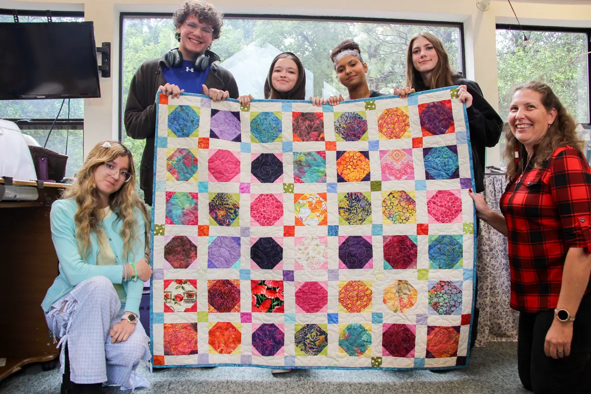 Students from Julian Union High School have spent the past school year learning from master quilter Eleanor Burns. Together, they created a quilt that will be given to a teenager in need. Photo by Samantha Nelson