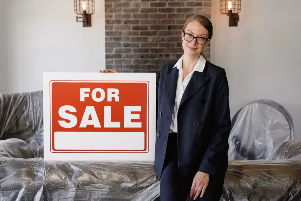 Homeowner using artificial intelligence to create a real estate listing description