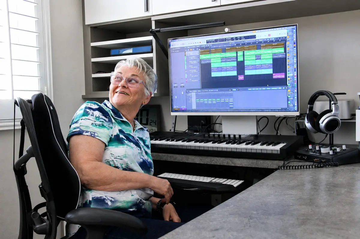 La Costa Glen retirees strike a chord with original songs