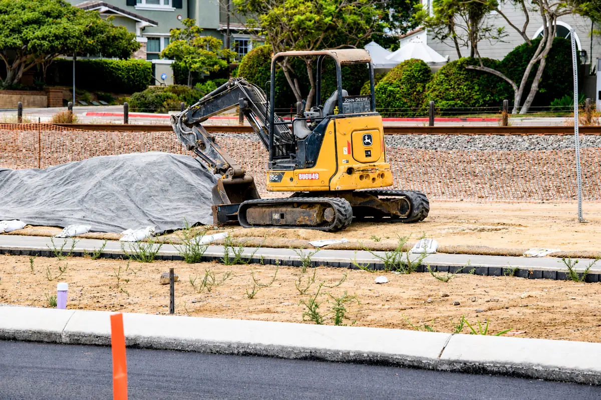 Construction equipment is parked along North Coast Highway 101 in Leucadia as work continues on the Leucadia Streetscape project. Some business owners say equipment has remained in place for extended periods while construction progresses through the corridor. Photo by Summer Hu
