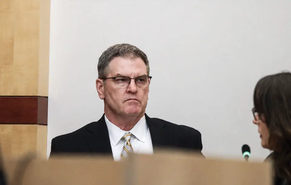Deputy District Attorney John Philpott, left, presents the prosecution’s case against Jeffrey Roberson, who is accused of the 2008 killing of a paraplegic military veteran. Photo by Summer Hu