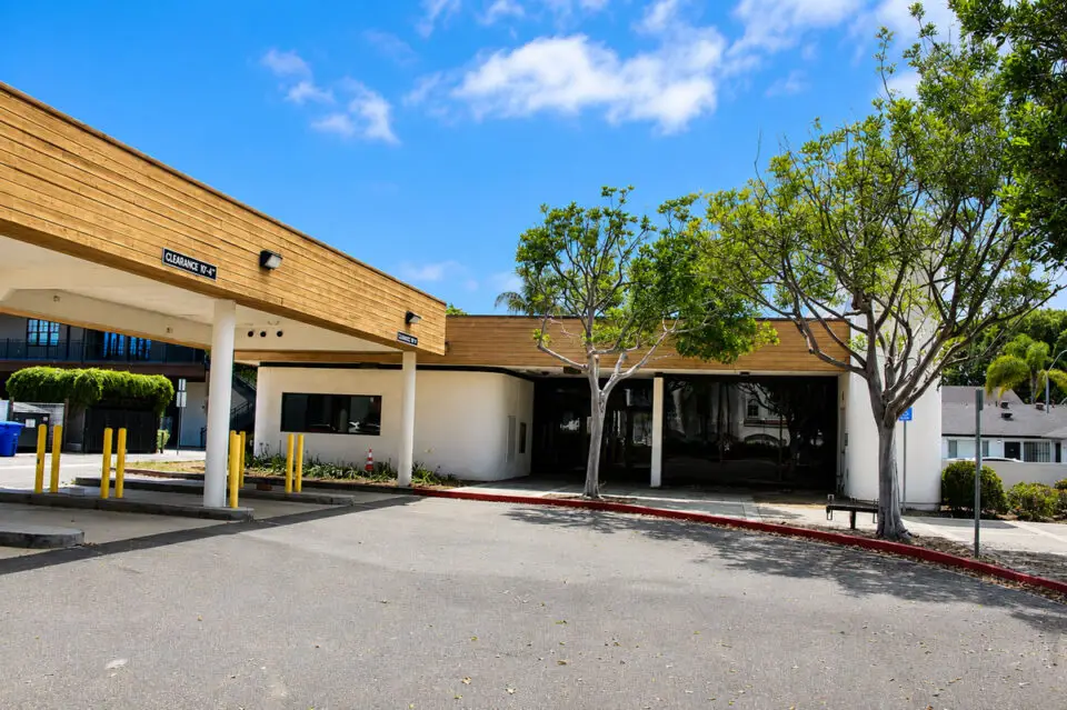 The vacant former bank building at 840 Carlsbad Village Drive will be demolished to make way for 50 condominiums and ground-floor commercial space. Photo by Samantha Nelson