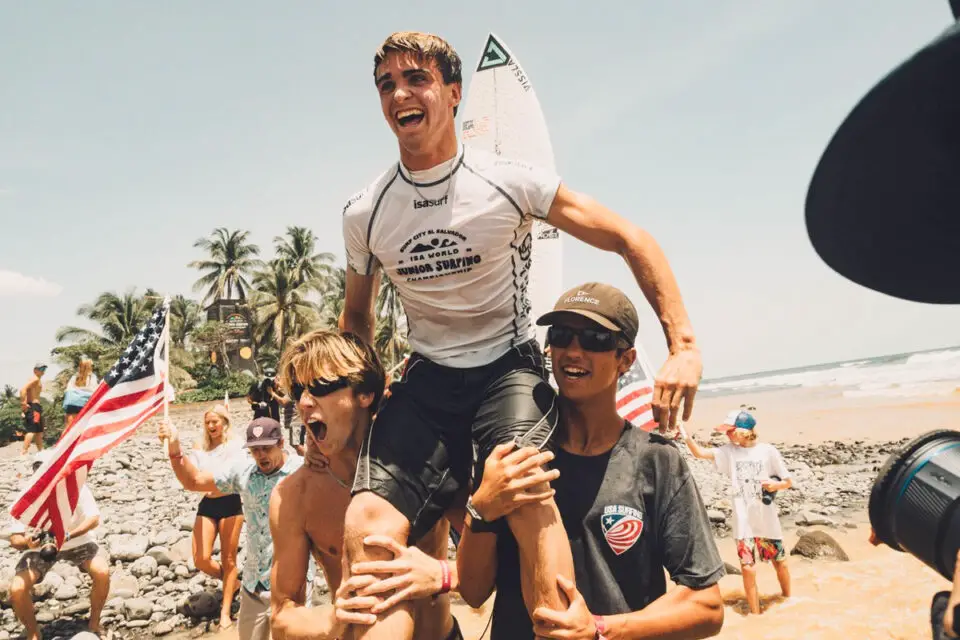 Jett Maughan celebrates his world junior surfing title in El Salvador. The 17-year-old Encinitas surfer helped the United States earn silver in the team competition. Photo courtesy of ISA Surfing Photo Team