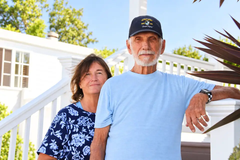 Tammy and Ron McCamish at Riviera Mobile Home Park in Leucadia, where the couple has lowered the asking price for their home amid buyers’ concerns over rising space rents. Photo by Jordan P. Ingram
