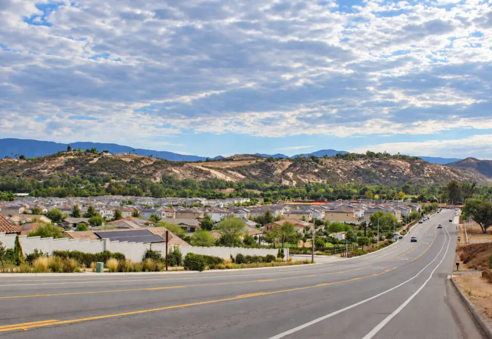 Mirar de Valle Road in Valley Center could connect to a new emergency evacuation route toward Interstate 15 under a proposed wildfire mitigation project. Photo by Samantha Nelson