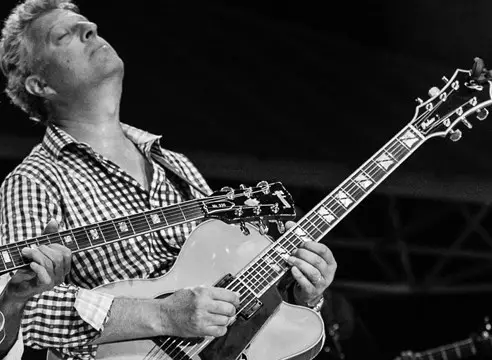 Paul Brown guitarist