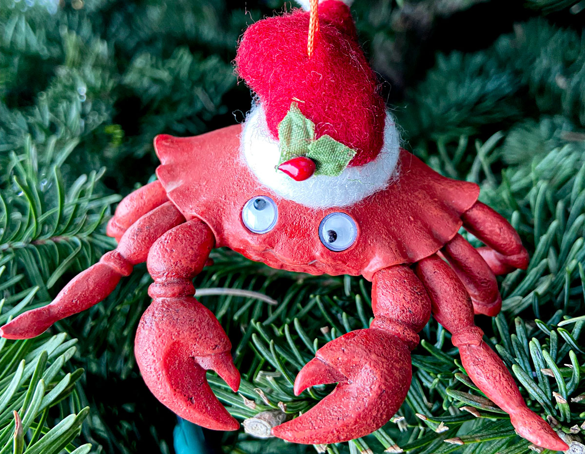 Crab with Santa hat