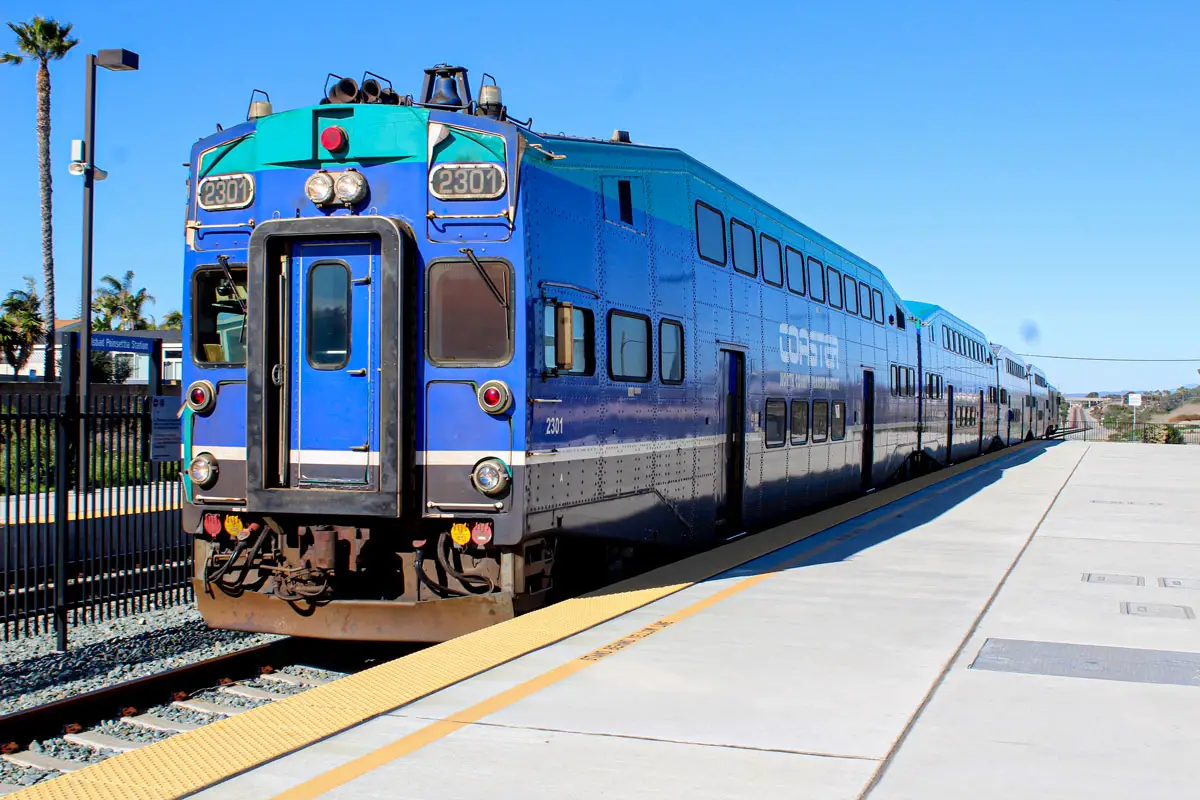 After a tense discussion, the Del Mar City Council decided to revisit a resolution to analyze the long-term viability and usefulness of trains in San Diego.