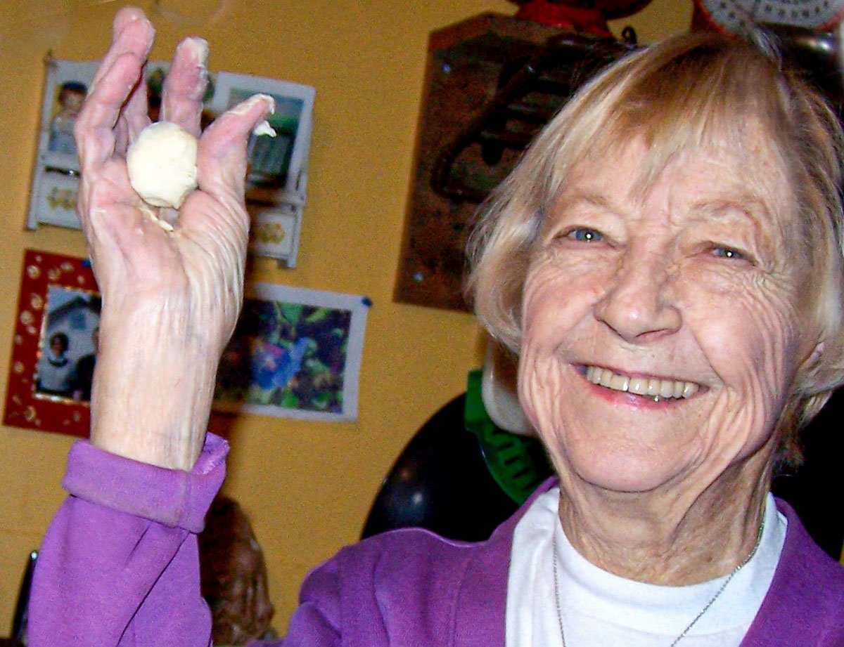 Lillian VanDenBerg demonstrates the art of making the perfect German potato dumpling at Jano Nightingale's home in 2003.